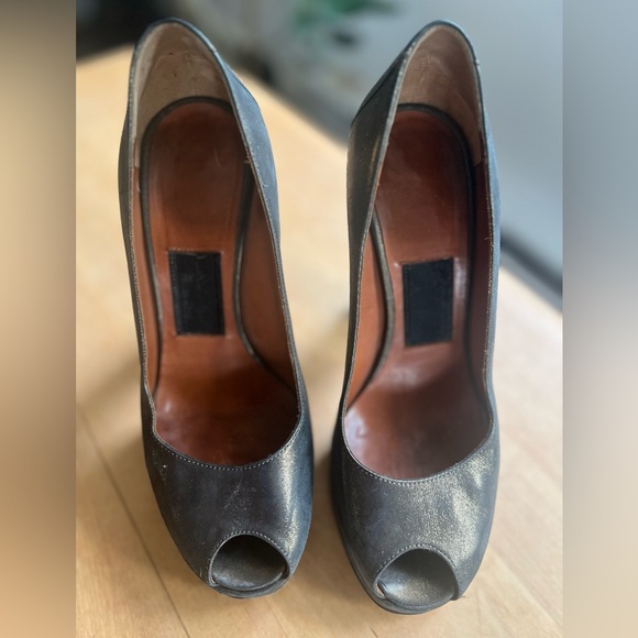 Lanvin Gold Platform Pumps - Picture 4 of 9